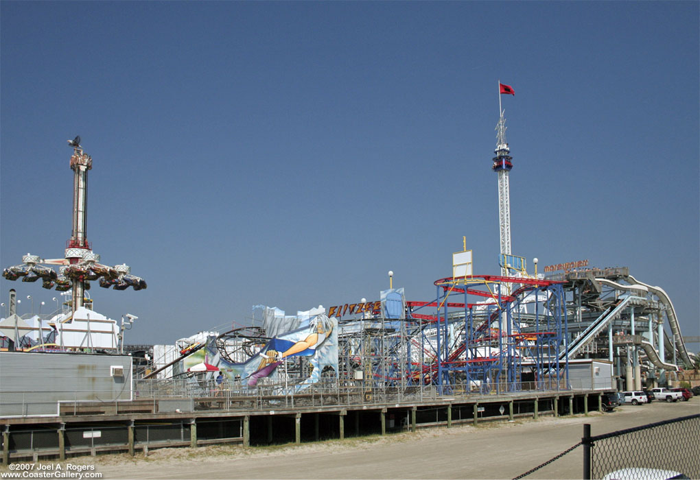 Rides and water slides of Morey's Piers