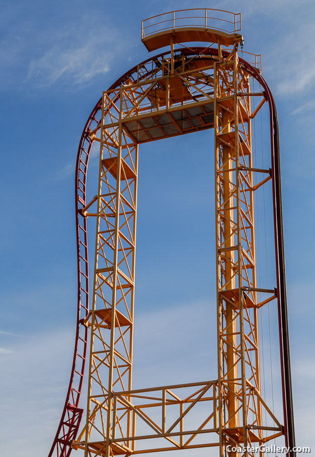 A roller coaster that goes straight up and down