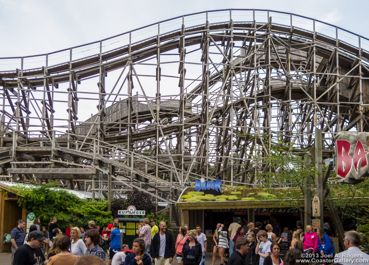 Pictures of Balder and the on-ride photographs sold under a green roof. 