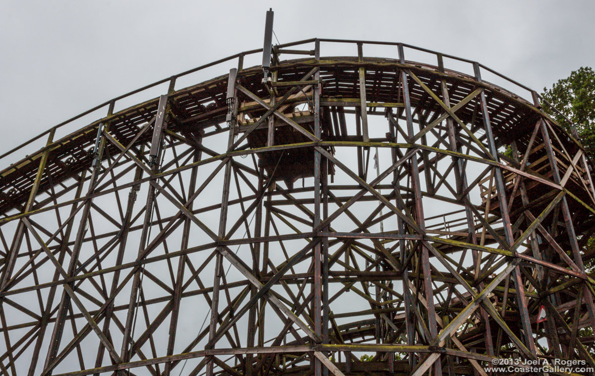 Cell phone antenna on a roller coaster