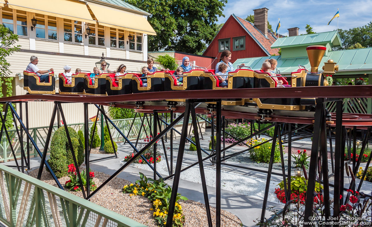 Pictures of the Tuff-Tuff Tårget roller coaster.