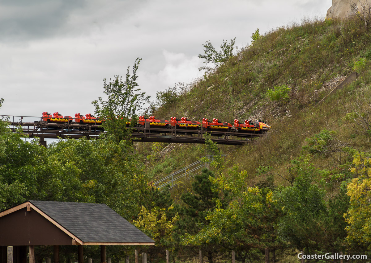 Roller coaster going into a tunnel in Dragon Mountain