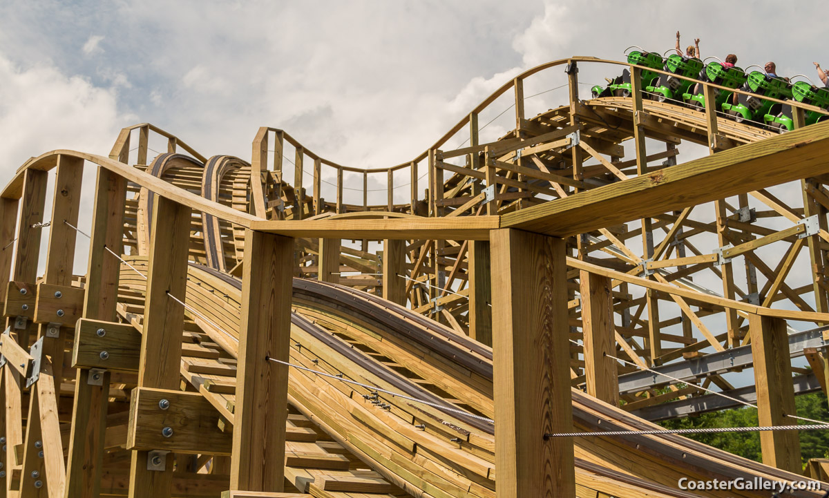 Roar-O-Saurus at Story Land