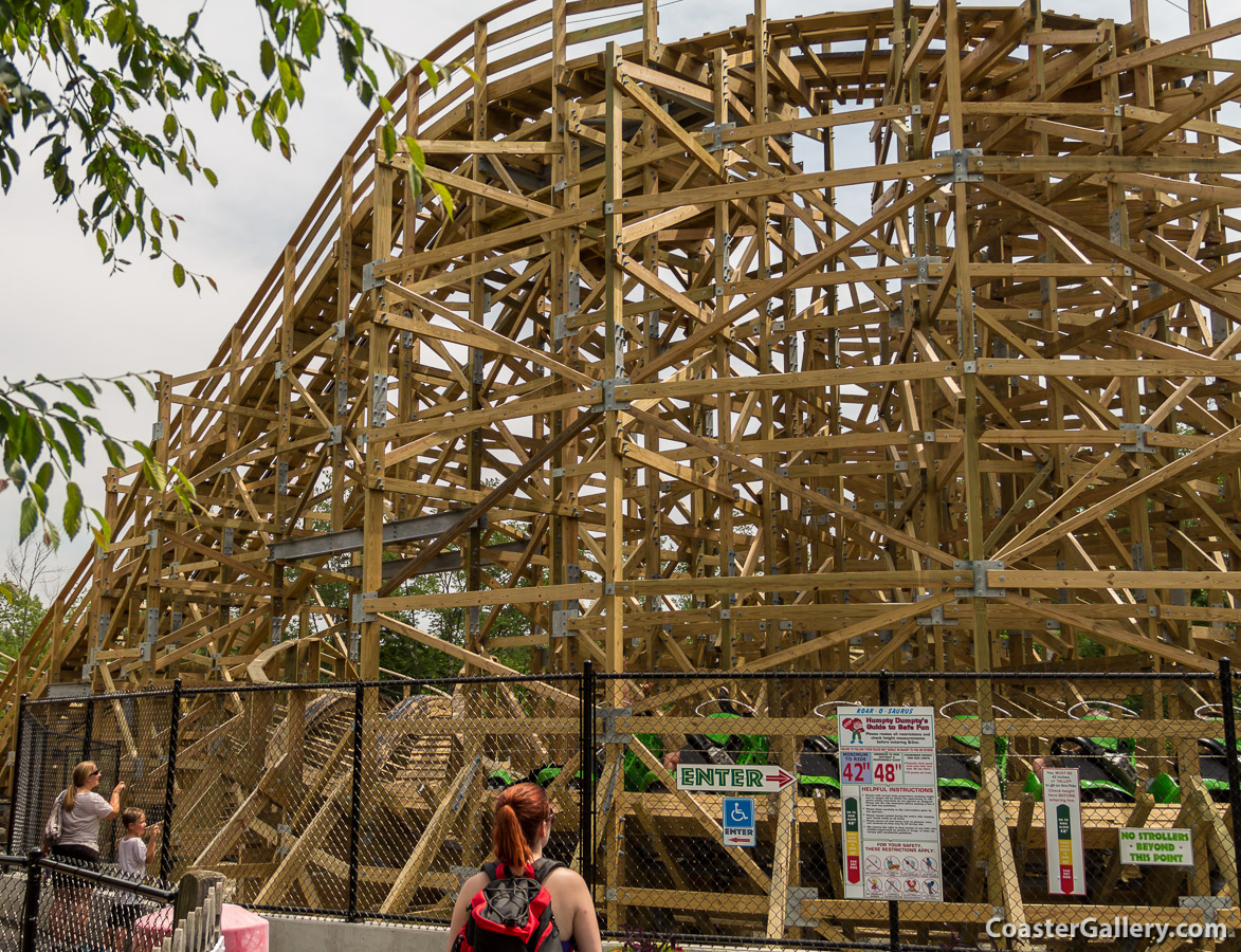 Roar-O-Saurus at Story Land