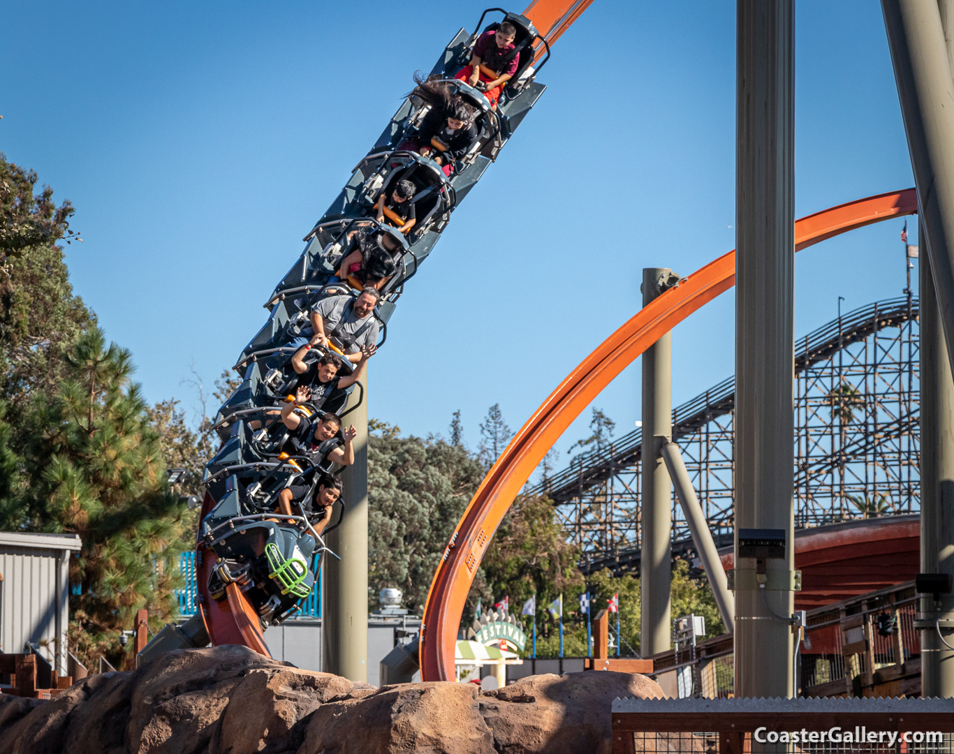 Single-rail roller coaster going past rocks and water