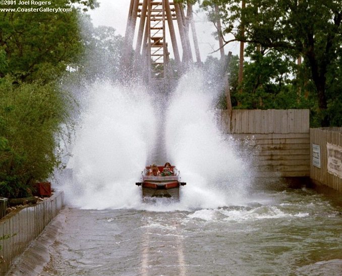 BuzzSaw Falls water coaster