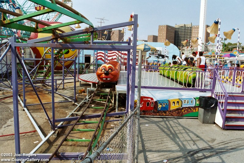 Turntable on a Pinfari kiddie coaster