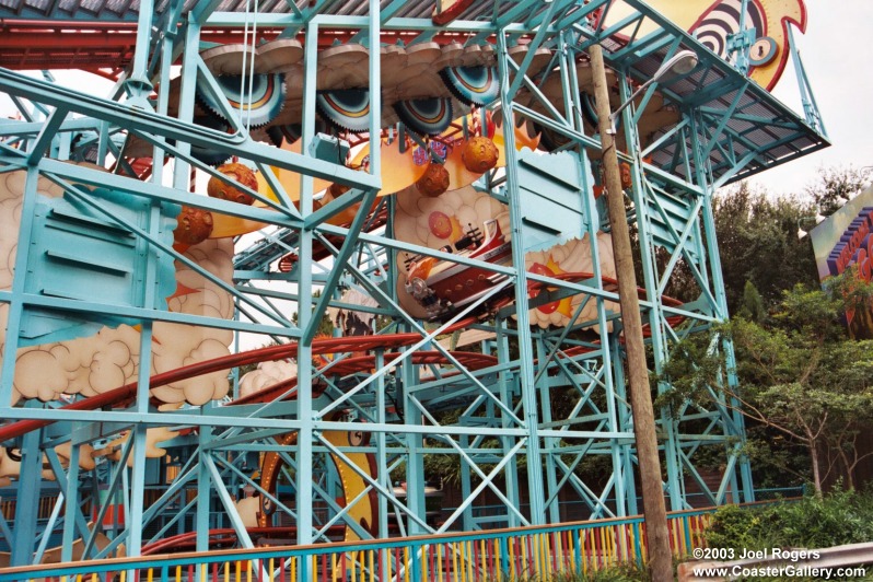 Spinning coaster's support structure
