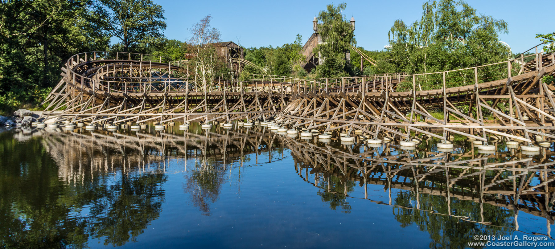 Panorama of the Joris en de Draak roller coaster at Efteling