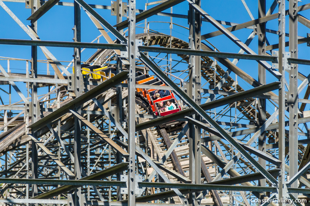 Hybrid coasters - Steel coasters with wood supports