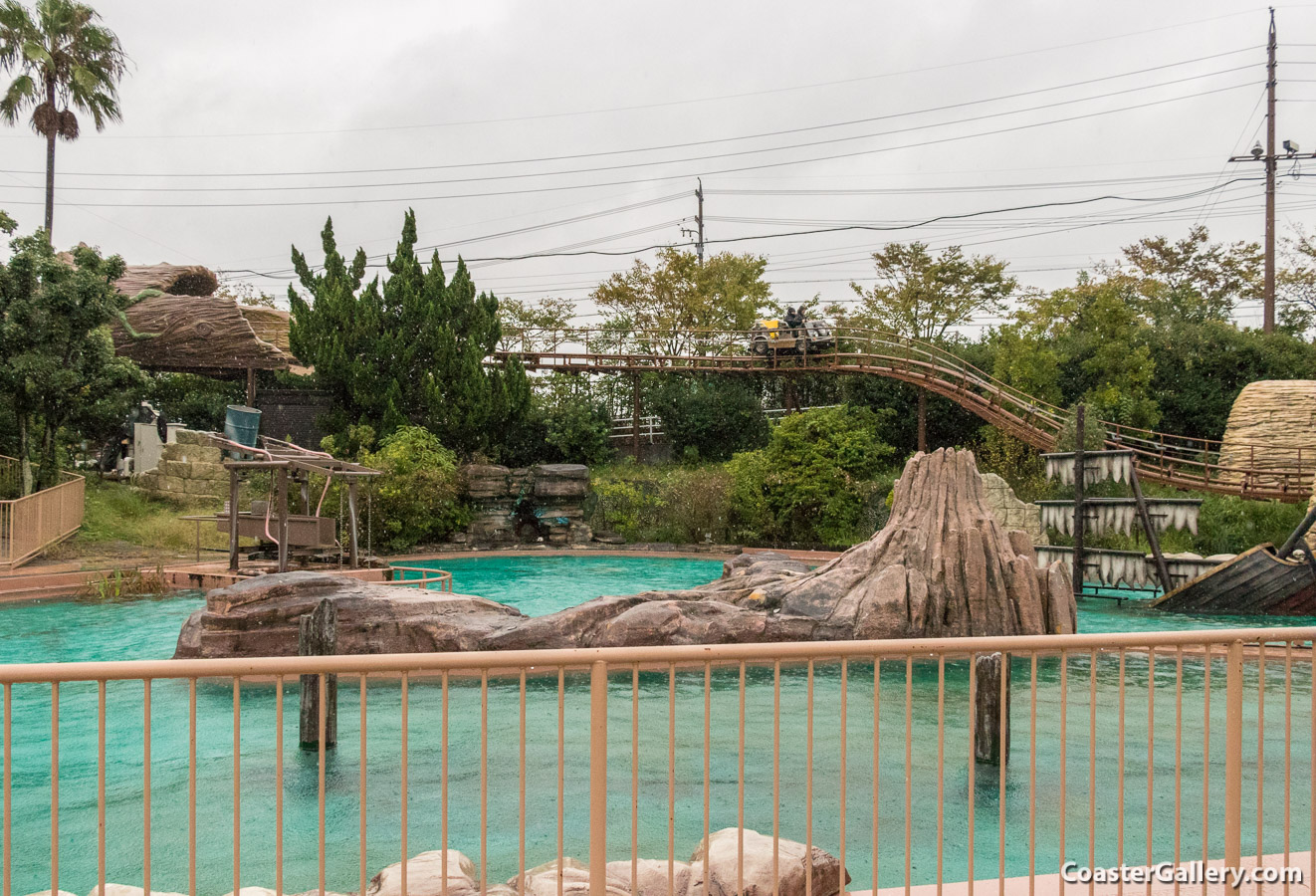 Adven-Boat Frontier and Adventure Drive roller coaster at Suzuka Circuit