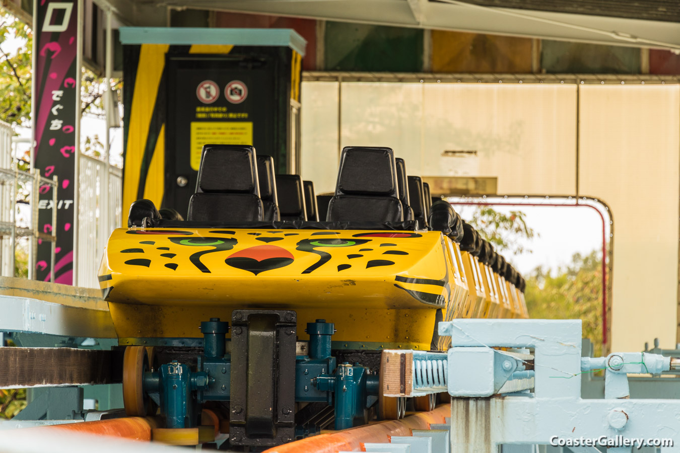 Picture of the train in the station - Jet Coaster at the Higashiyama Zoo and Botanical Gardens