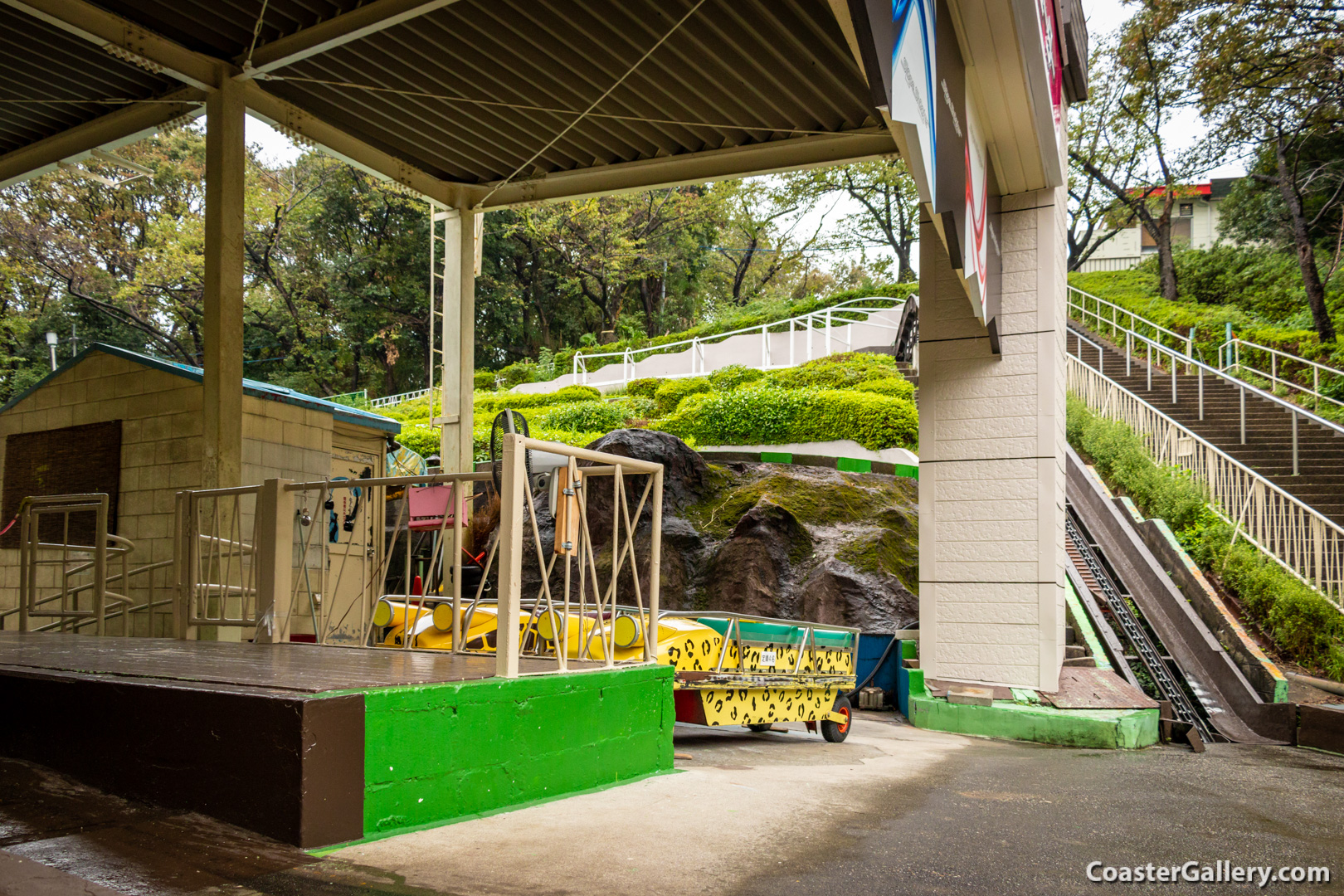 Slope Shooter roller coaster at the Higashiyama Zoo and Botanical Gardens